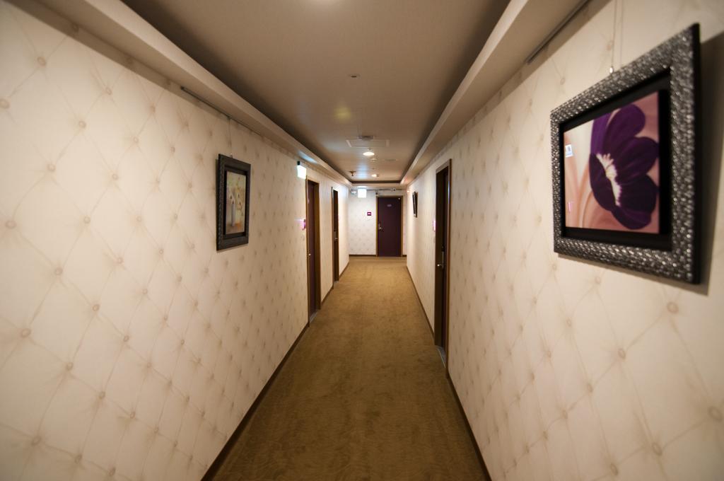 Ours Inn Taipei Extérieur photo